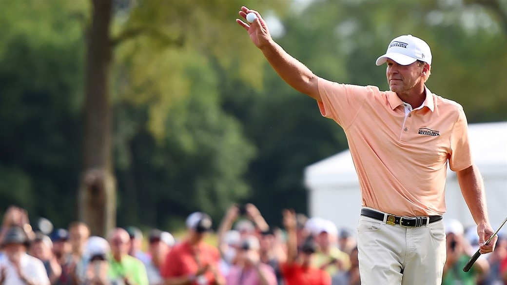 Steve Stricker smiles and raises his Pro V1x after winning the 2019 U.S. Senior Open